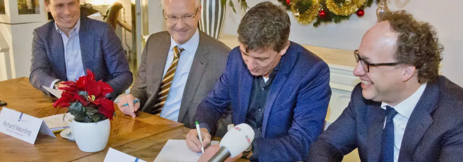 Betonhuis-Loondoorbetaling-ondertekening