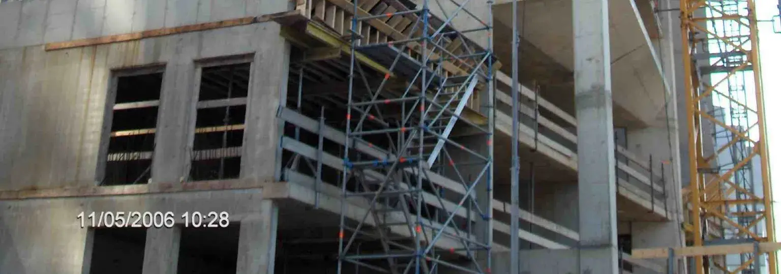 Beton wordt vanwege de constructieve eigenschappen gebruikt voor het geraamte van het gebouw