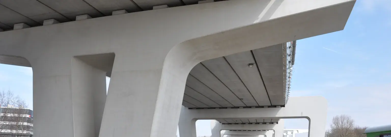 Pijler in zvb flyover Schiphol Oost