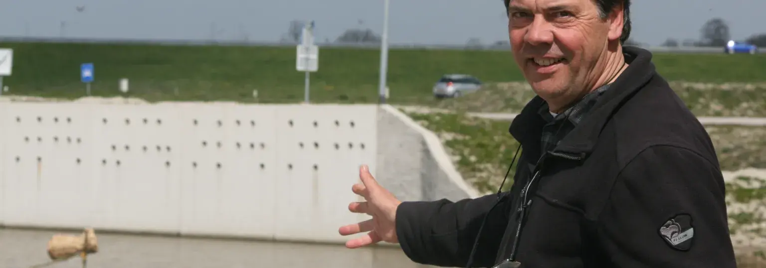 Betonhuis Foppe van de Meer bij zwaluwwand