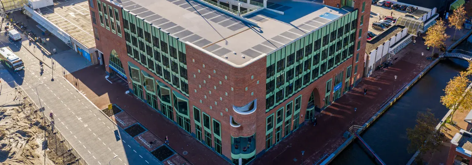cBA gebouw Alphen a/d Rijn voorgevel (foto De Vries en Verburg en Marco Heyda/aatvos) 