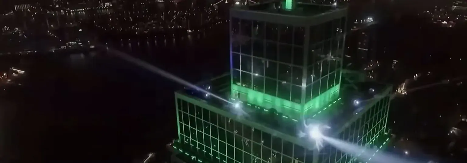  De Zalmhaven viert bereiken hoogste punt met spectaculaire lichtshow