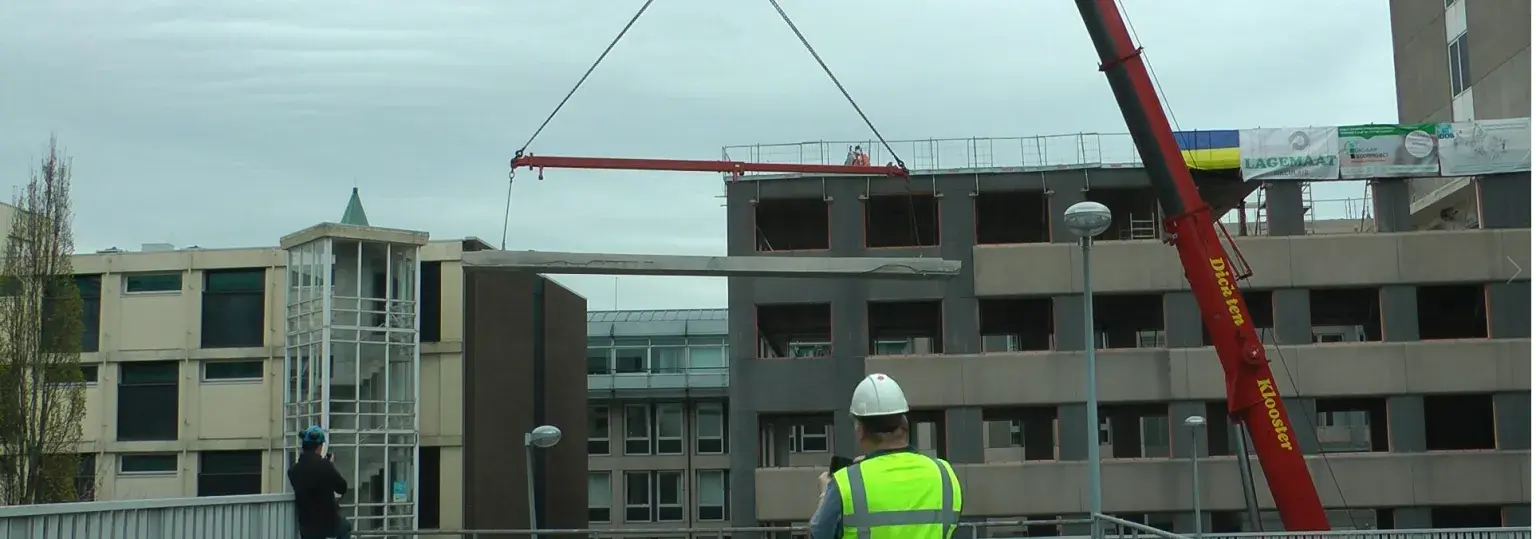 Circulaire Betonvloer uit voormalig gebouw gehaald