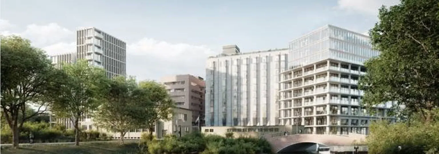 Afbeelding van zicht op De Meelfabriek, met o.a. links de Singeltoren, midden de Silogebouwen waar het hotel in zal komen en rechts het Meelpakhuis.