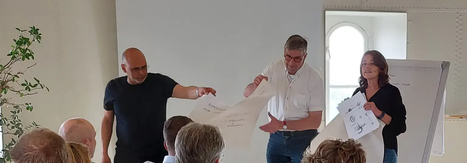 Deelnemers geven presentatie tijdens Experimenteel Beton 2022 