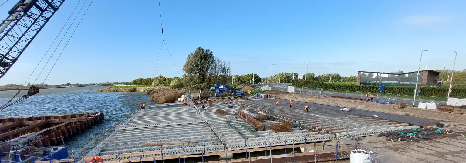 Veerstoep montage 1 prefab liggers  01-11-2022.jpg