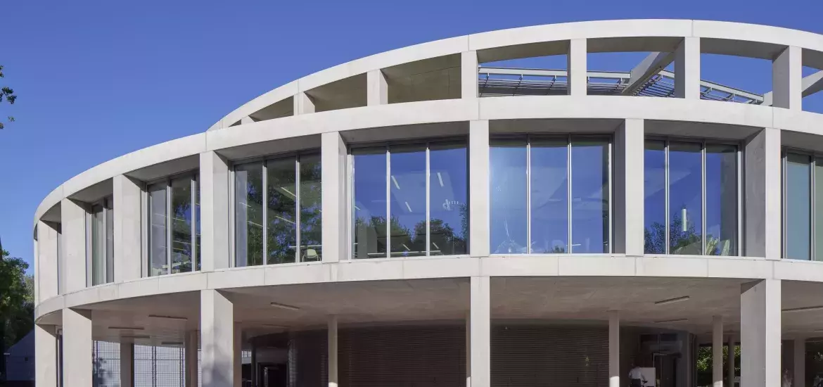Albrandswaard glas en beton (Foto R. Tilleman) Albrandswaard glas en beton (Foto R. Tilleman)