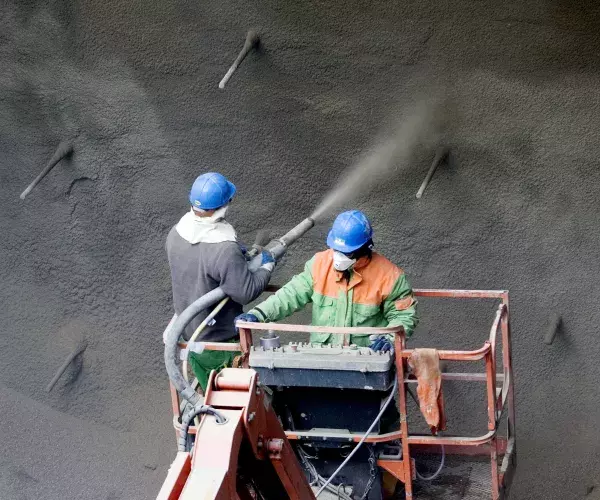 Aanbrengen spuitbeton (foto VBR)