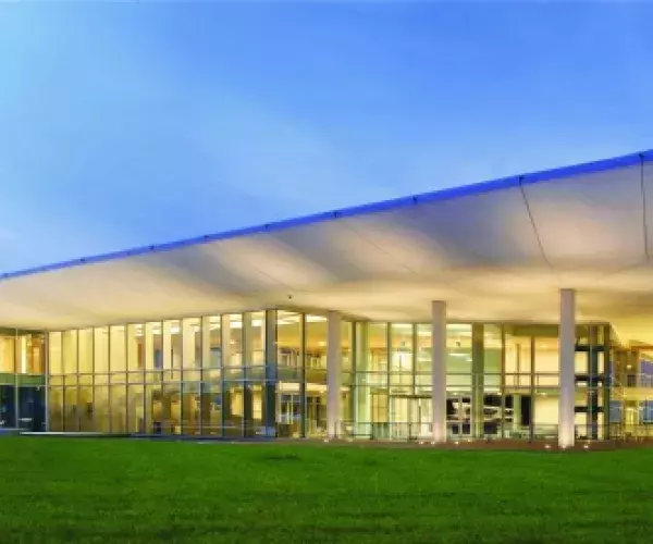 Het hagelwitte ontwikkelings- en onderzoekscentrum van het Italiaanse Italcementi