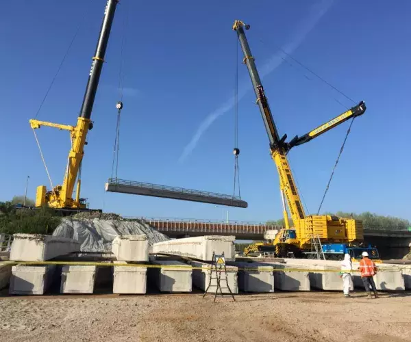 Hergebruik brugliggers Gaasperdam