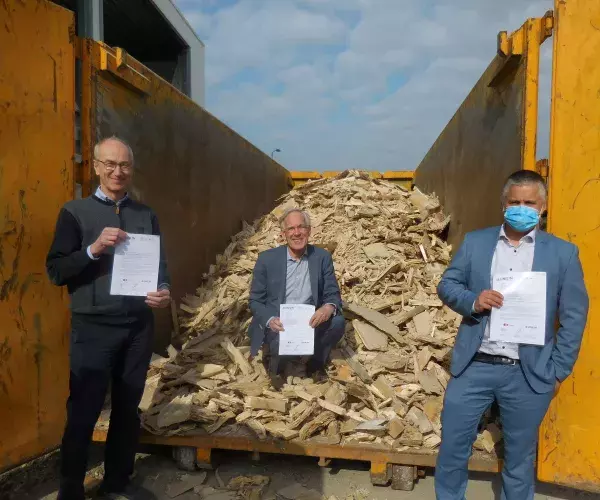 Betonhuis BPN - secundair hout on container, klaar voor transport