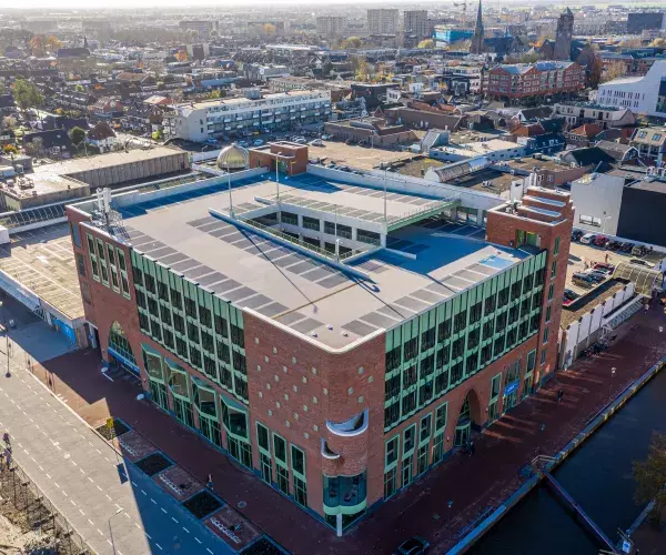 cBA gebouw Alphen a/d Rijn voorgevel (foto De Vries en Verburg en Marco Heyda/aatvos) 