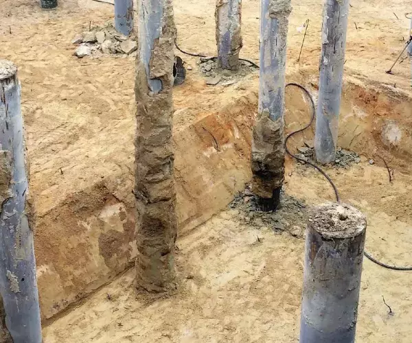 In de grond gevormde palen