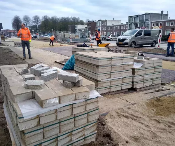 Werk aan de straat van het Pater van Elsenplein in Tilburg