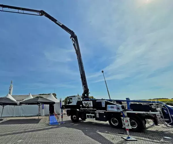 Betonhuis_50jaar_Faber_02_Elektrische_Betonpomp