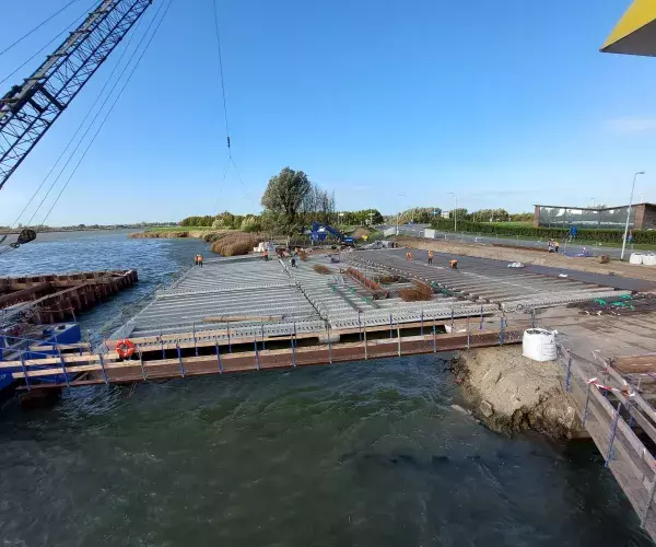 Veerstoep montage 1 prefab liggers  01-11-2022.jpg